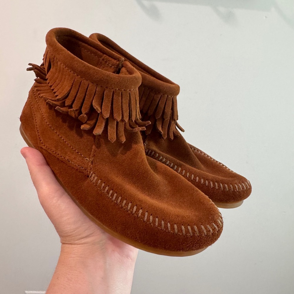 Minnetonka Kids Brown Suede Fringe Back Zip Moccasin Boots 2292 Size 4